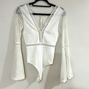 white cut out pattern bodysuit with flared sleeves bell butterfly boho xs cream